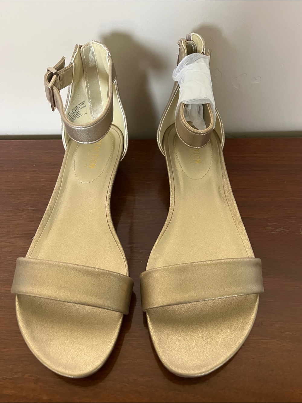 Kenneth Cole Reaction Great Viber Sandals Soft Gold Size 8.5